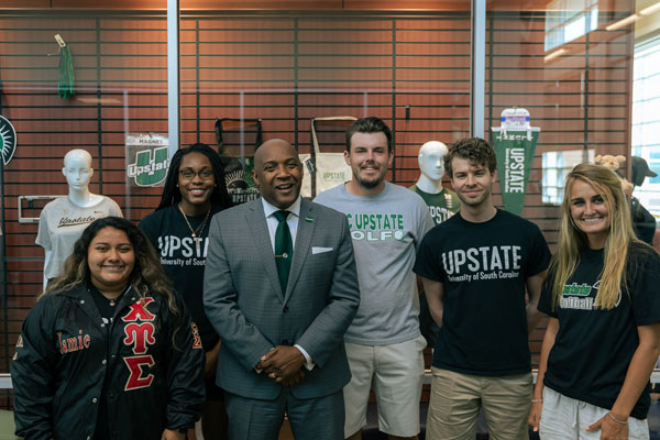 Dr. Bennie Harris with students in photo op