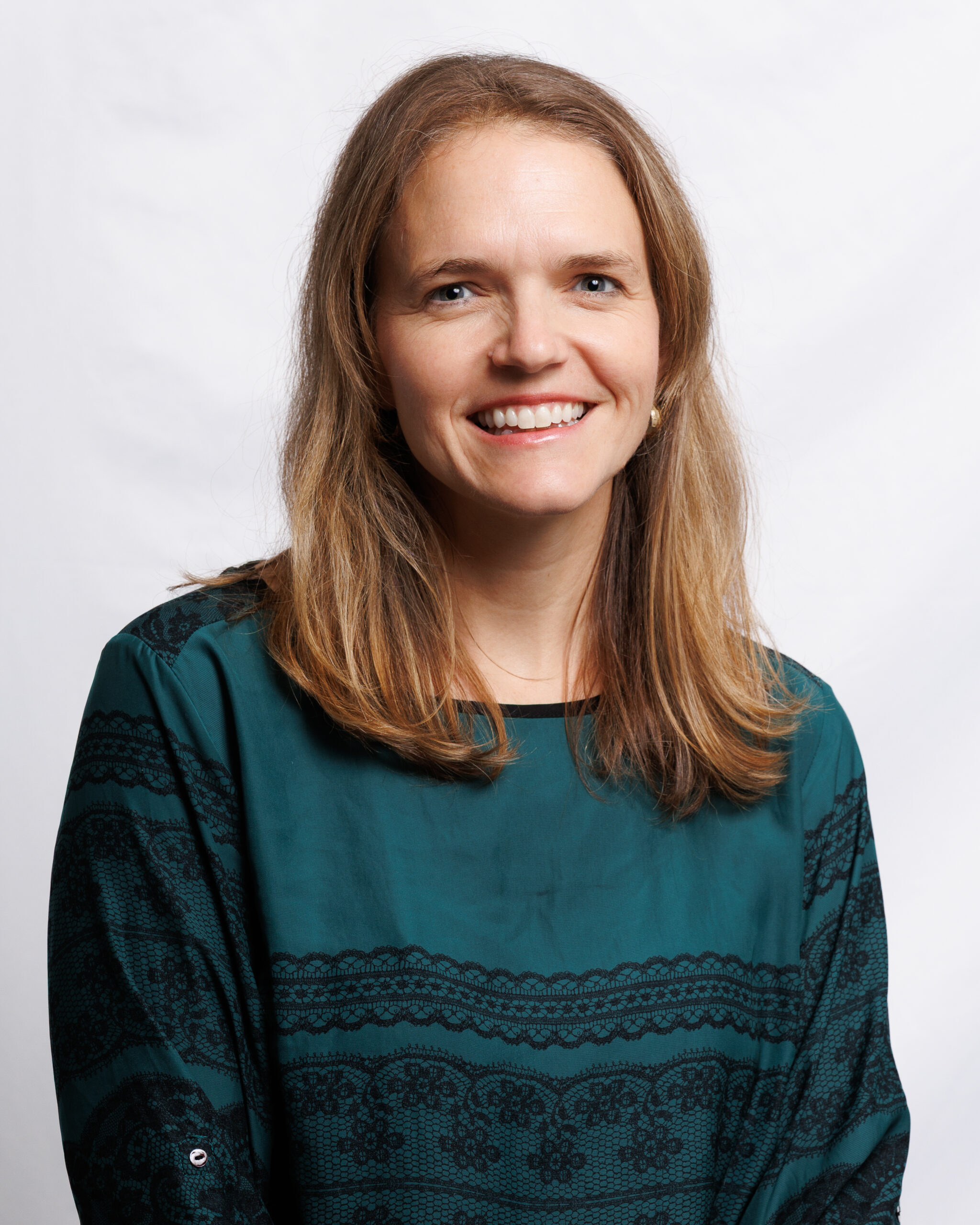 Portrait photo of Lindasy Grainger