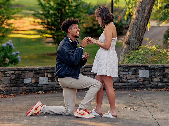 USC Upstate student take a knee to propose